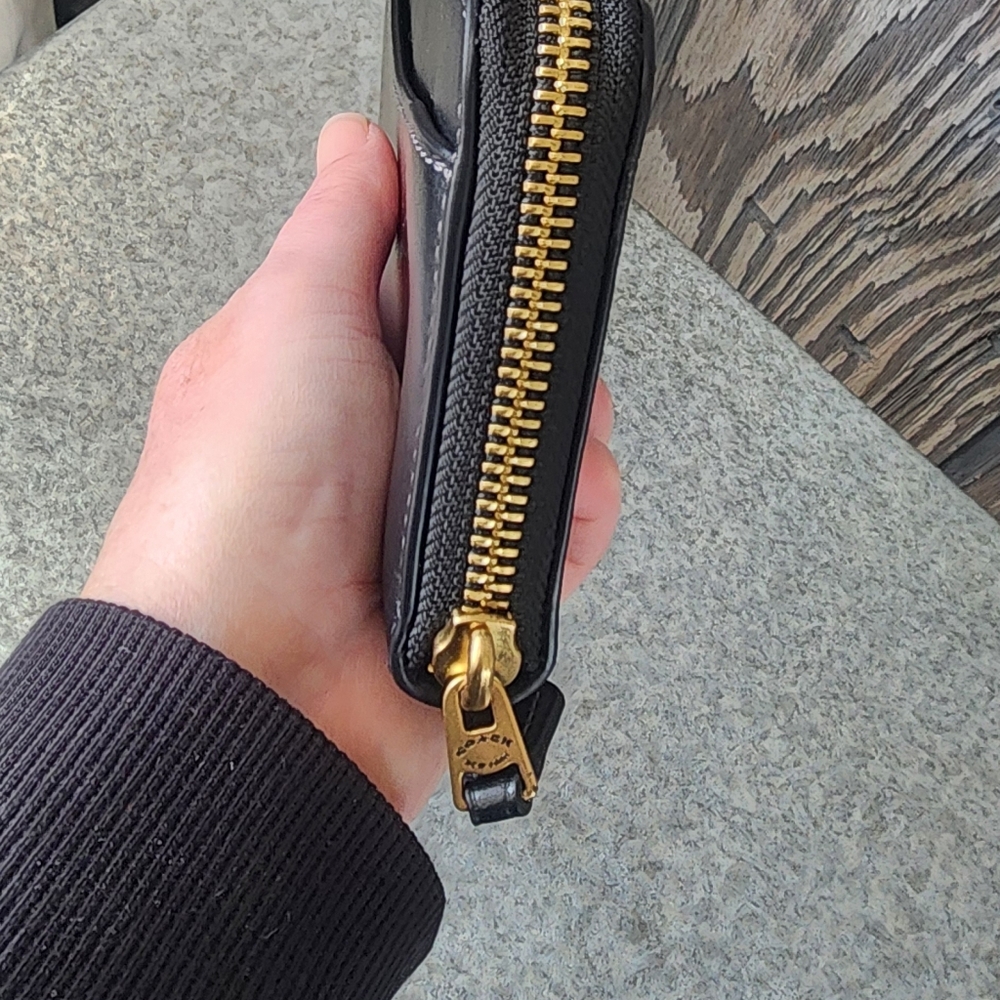 Coach NWT (Slight Flaw) Essentisls Slim Zip Wallet - Picture 6 of 10